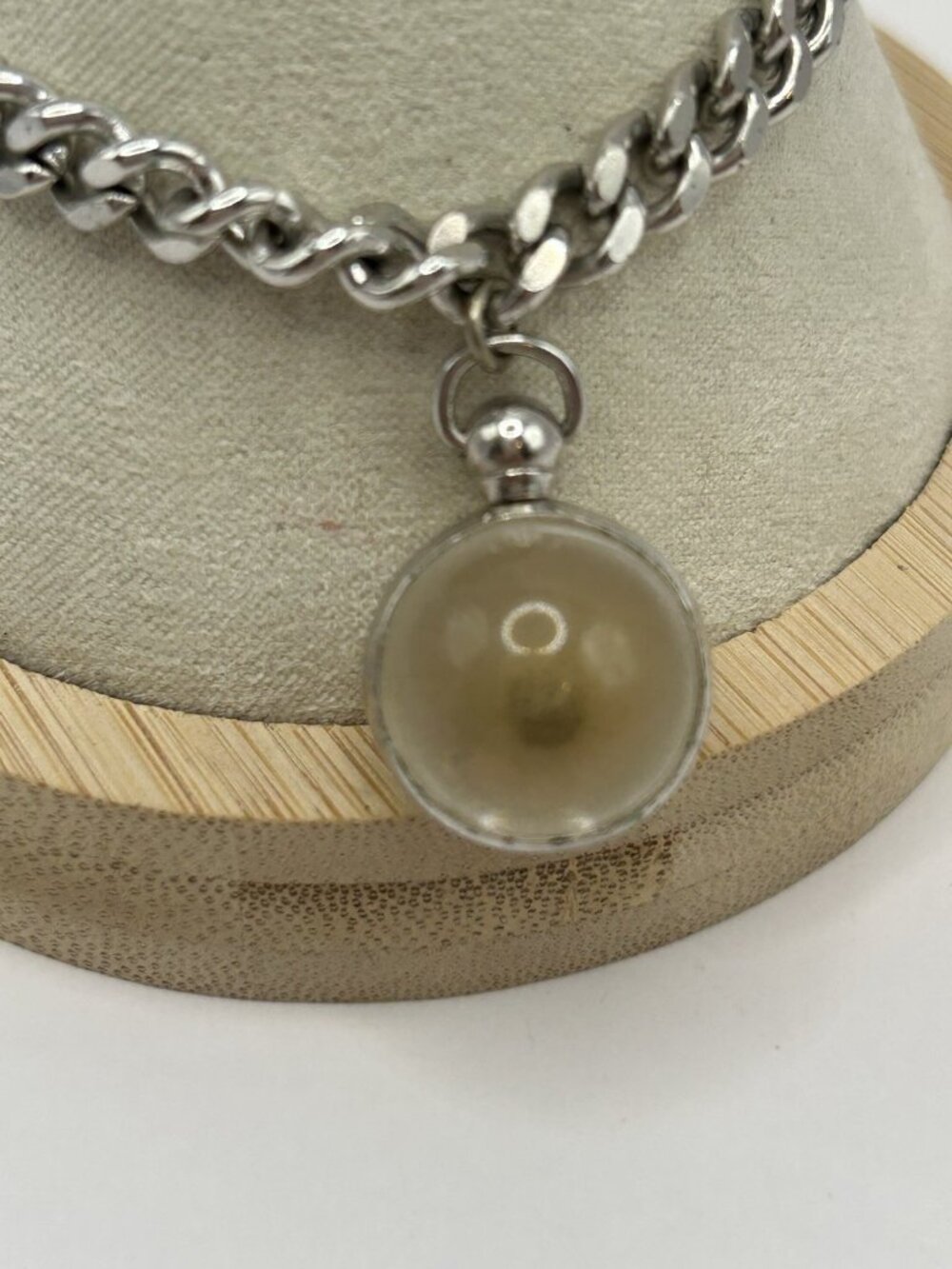 Vintage Lucite Mustard Seed Amulet of Faith Charm Bracelet Silver Tone Religious - Picture 4 of 9